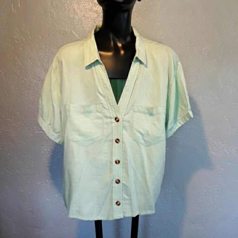 Alexander Jordan cap sleeve two pockets button down the front blouse